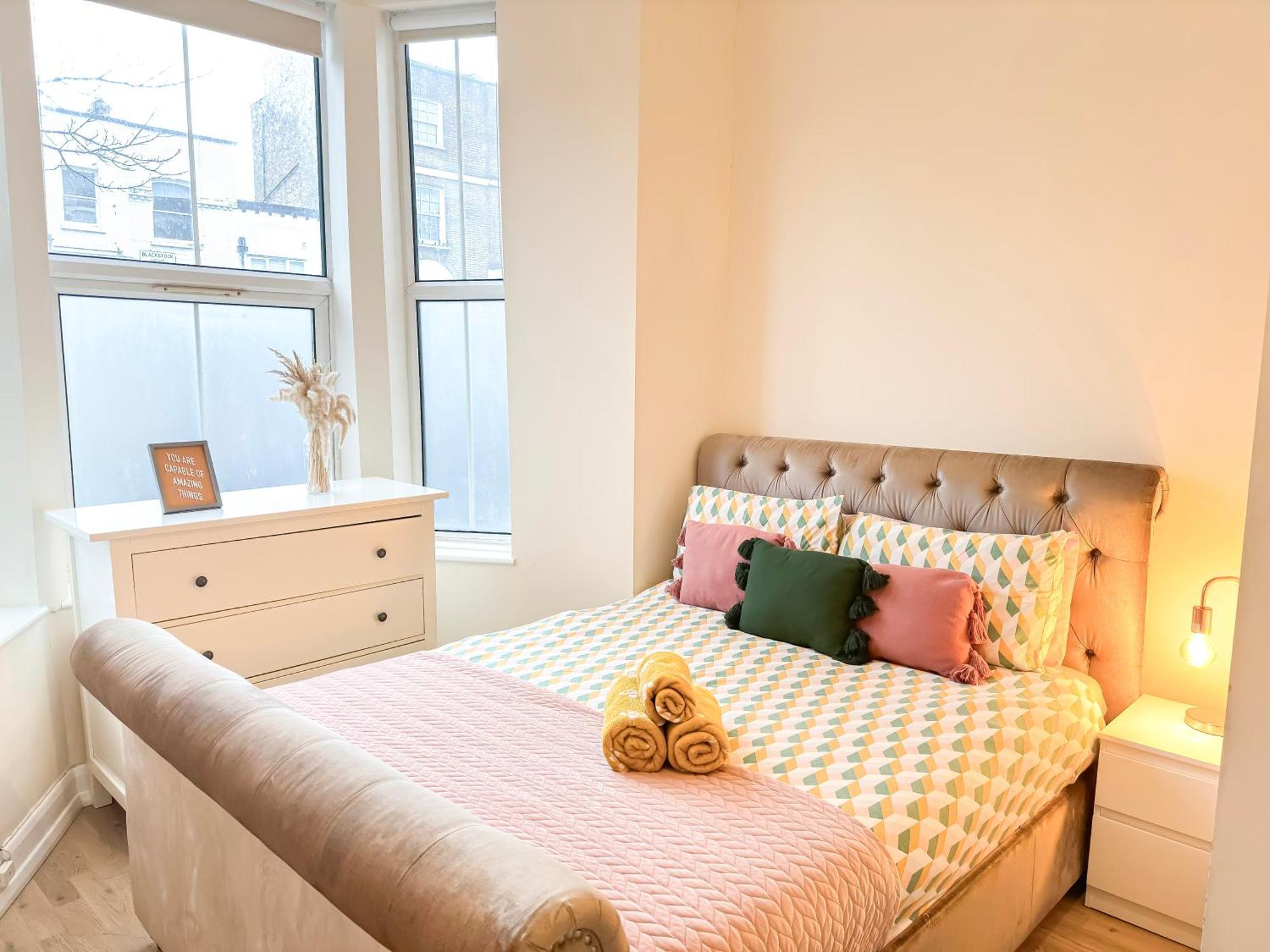 1-Bedroom Flat With Small Garden & Paid Parking In Finsbury Park, Highbury London Exterior photo