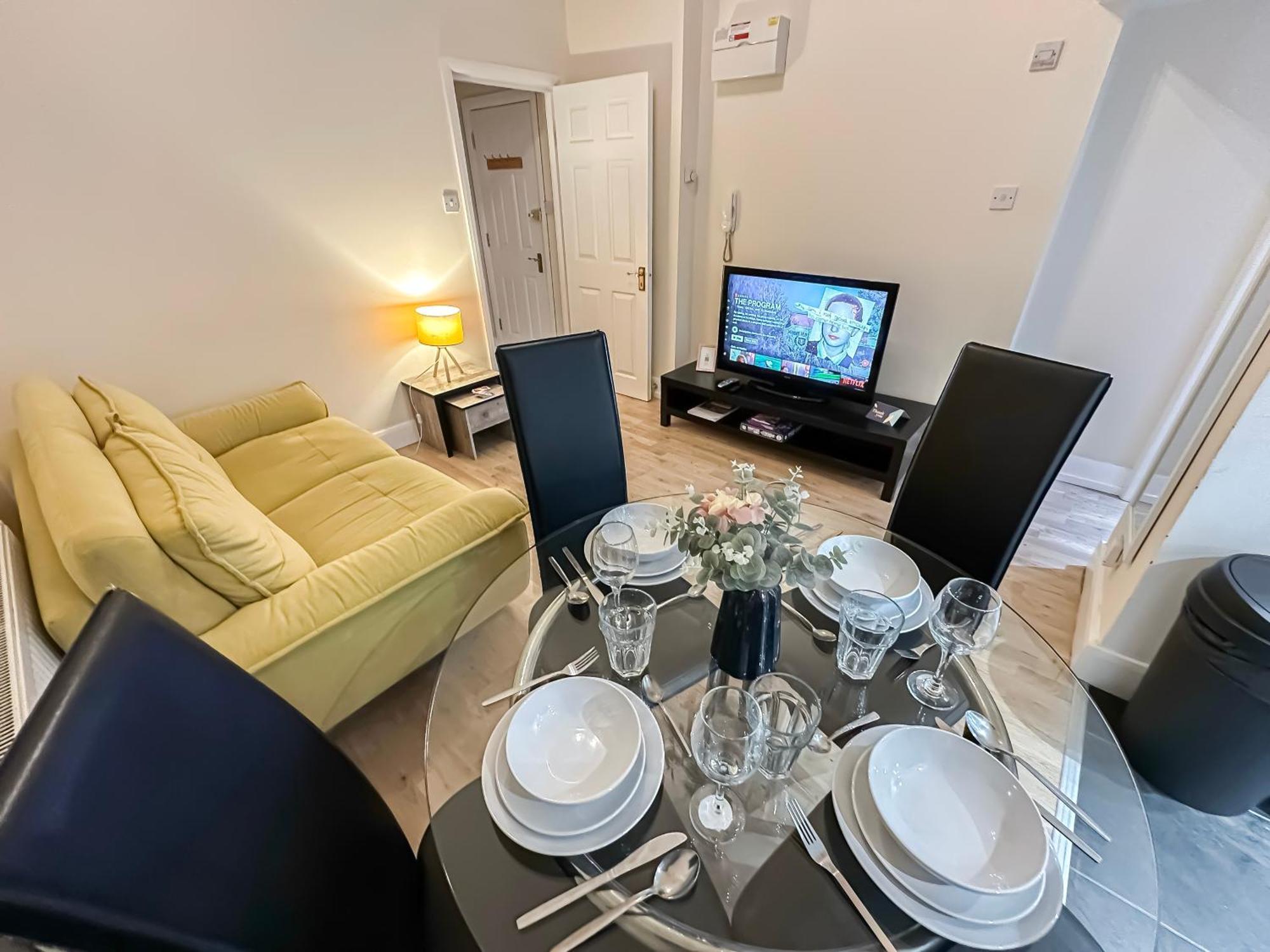 1-Bedroom Flat With Small Garden & Paid Parking In Finsbury Park, Highbury London Exterior photo