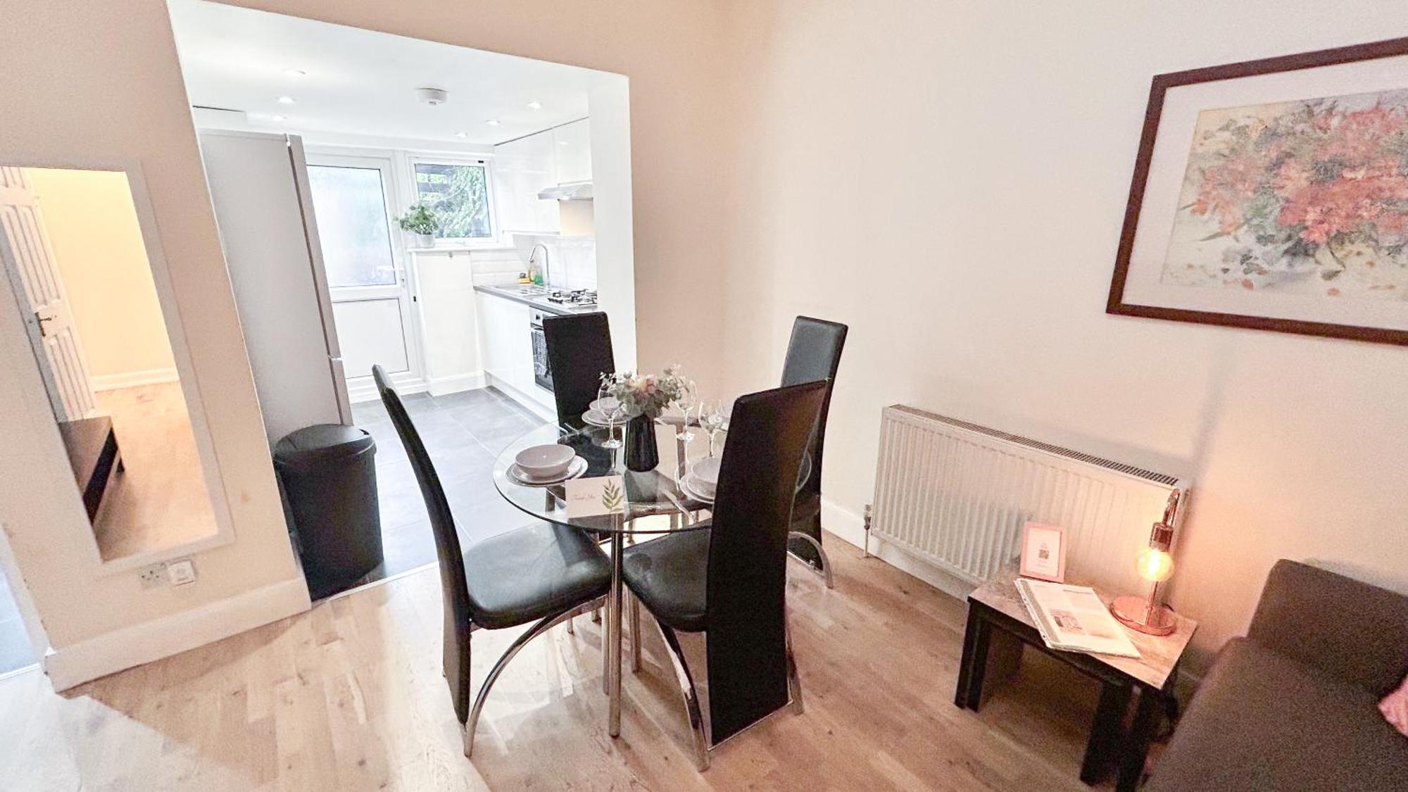 1-Bedroom Flat With Small Garden & Paid Parking In Finsbury Park, Highbury London Exterior photo