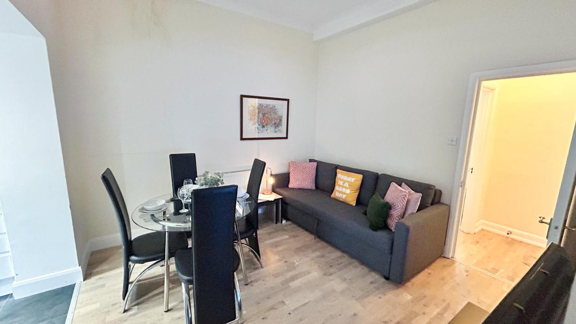 1-Bedroom Flat With Small Garden & Paid Parking In Finsbury Park, Highbury London Exterior photo