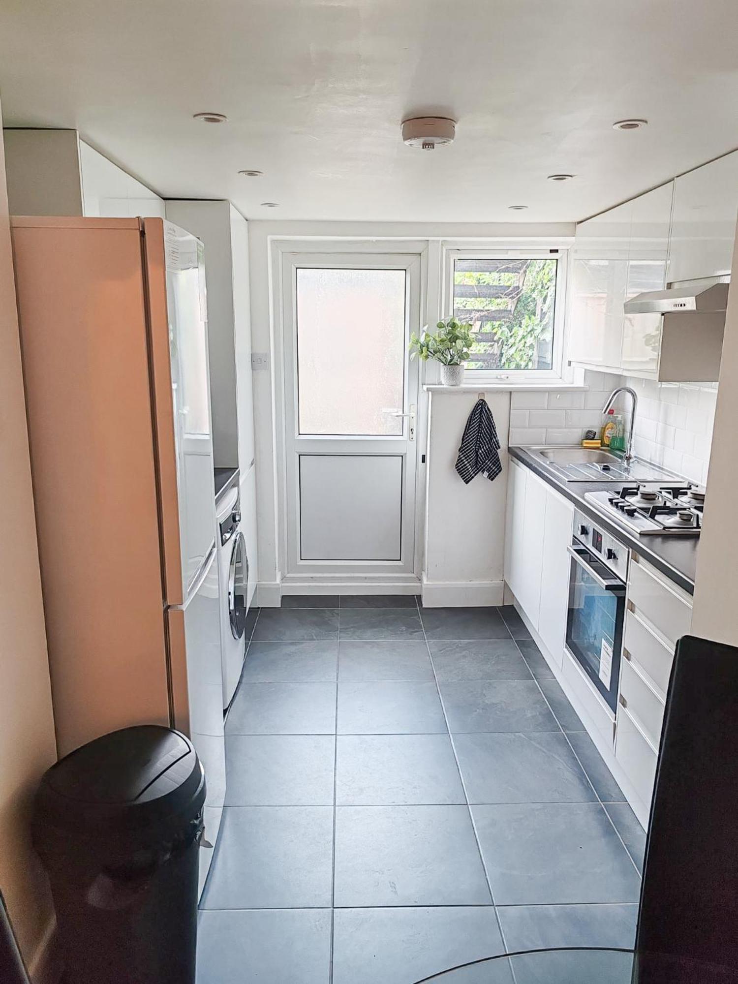 1-Bedroom Flat With Small Garden & Paid Parking In Finsbury Park, Highbury London Exterior photo