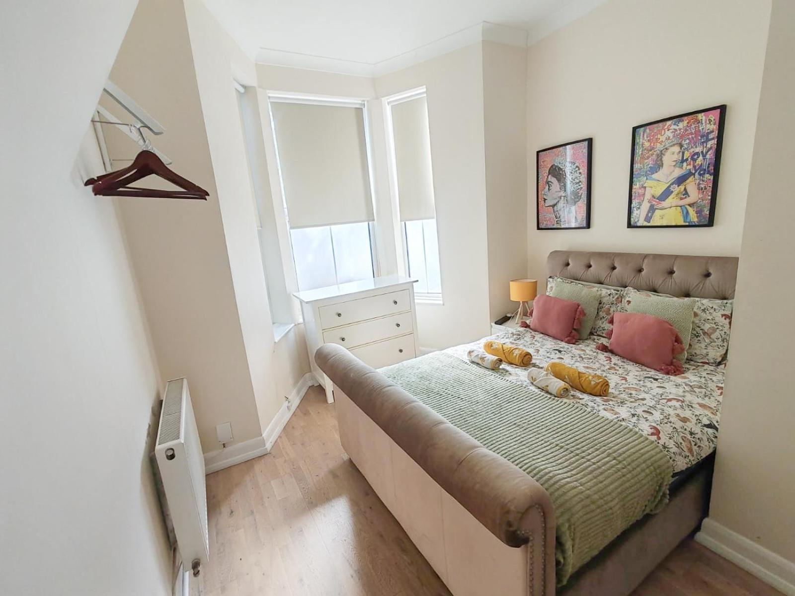 1-Bedroom Flat With Small Garden & Paid Parking In Finsbury Park, Highbury London Exterior photo