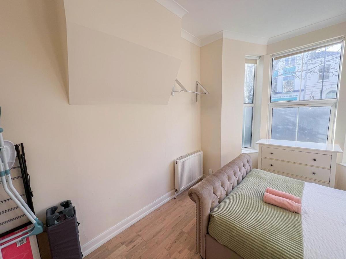 1-Bedroom Flat With Small Garden & Paid Parking In Finsbury Park, Highbury London Exterior photo
