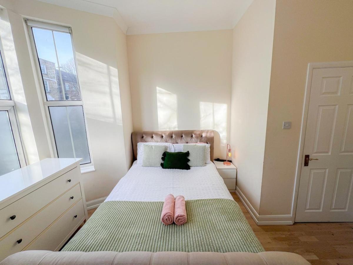 1-Bedroom Flat With Small Garden & Paid Parking In Finsbury Park, Highbury London Exterior photo