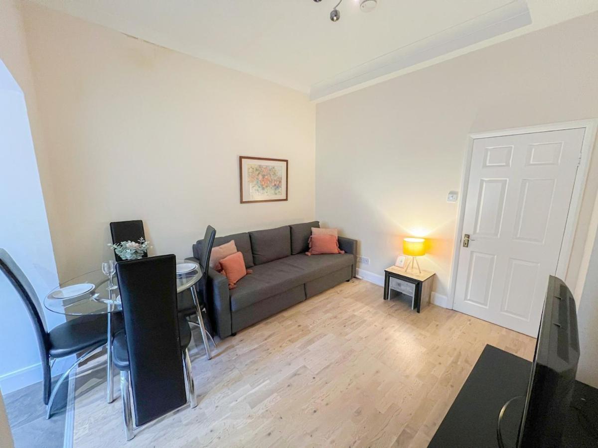 1-Bedroom Flat With Small Garden & Paid Parking In Finsbury Park, Highbury London Exterior photo