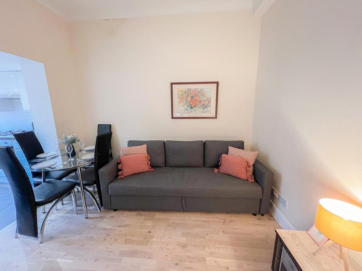 1-Bedroom Flat With Small Garden & Paid Parking In Finsbury Park, Highbury London Exterior photo