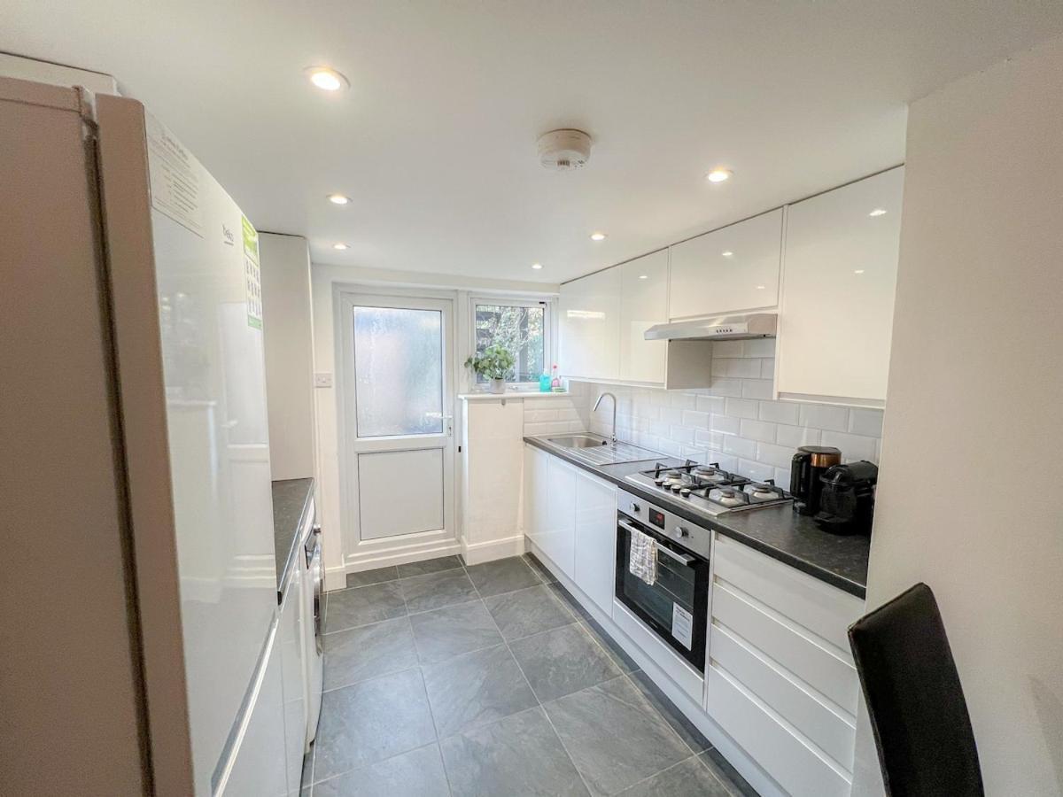 1-Bedroom Flat With Small Garden & Paid Parking In Finsbury Park, Highbury London Exterior photo