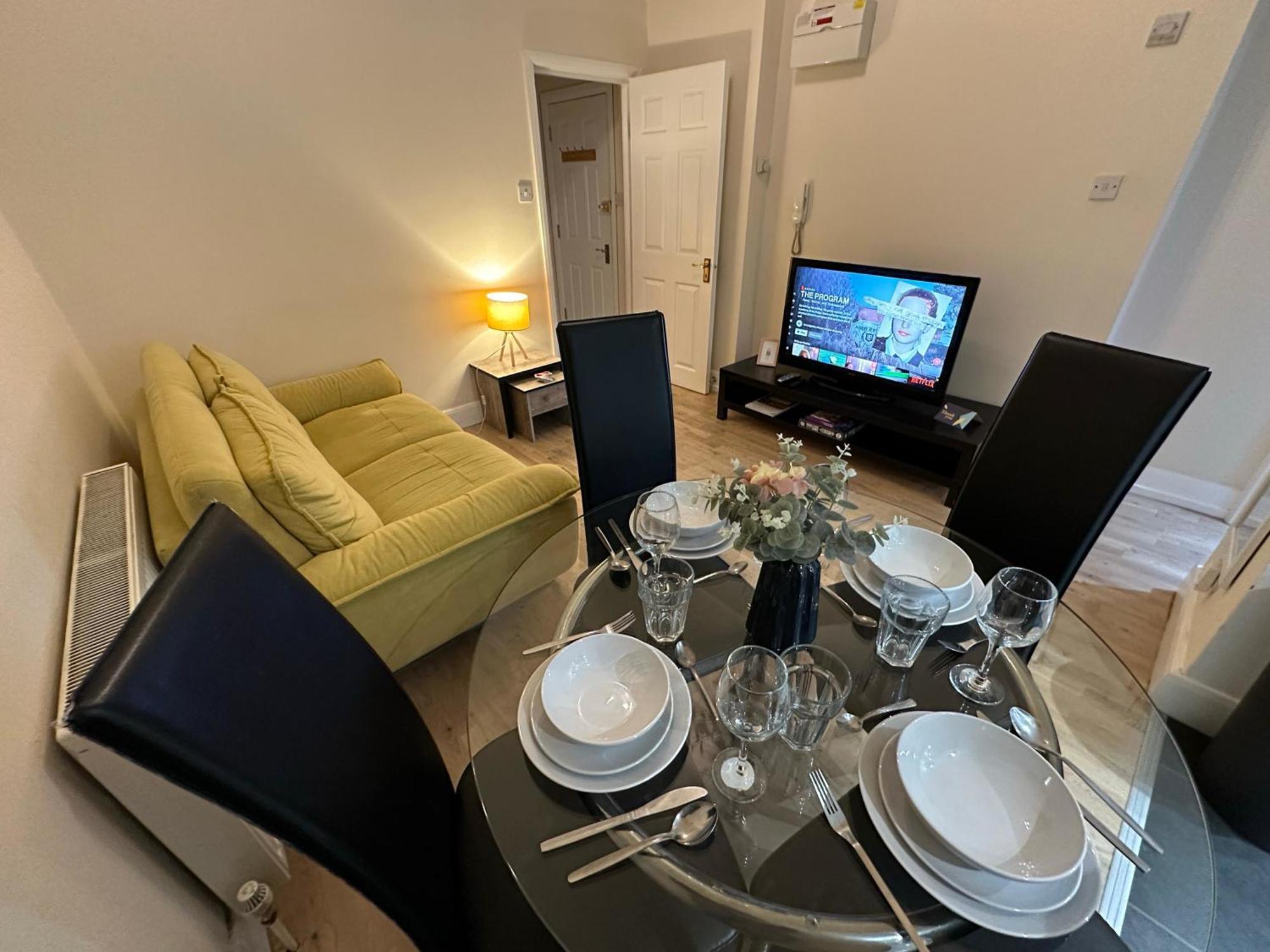 1-Bedroom Flat With Small Garden & Paid Parking In Finsbury Park, Highbury London Exterior photo