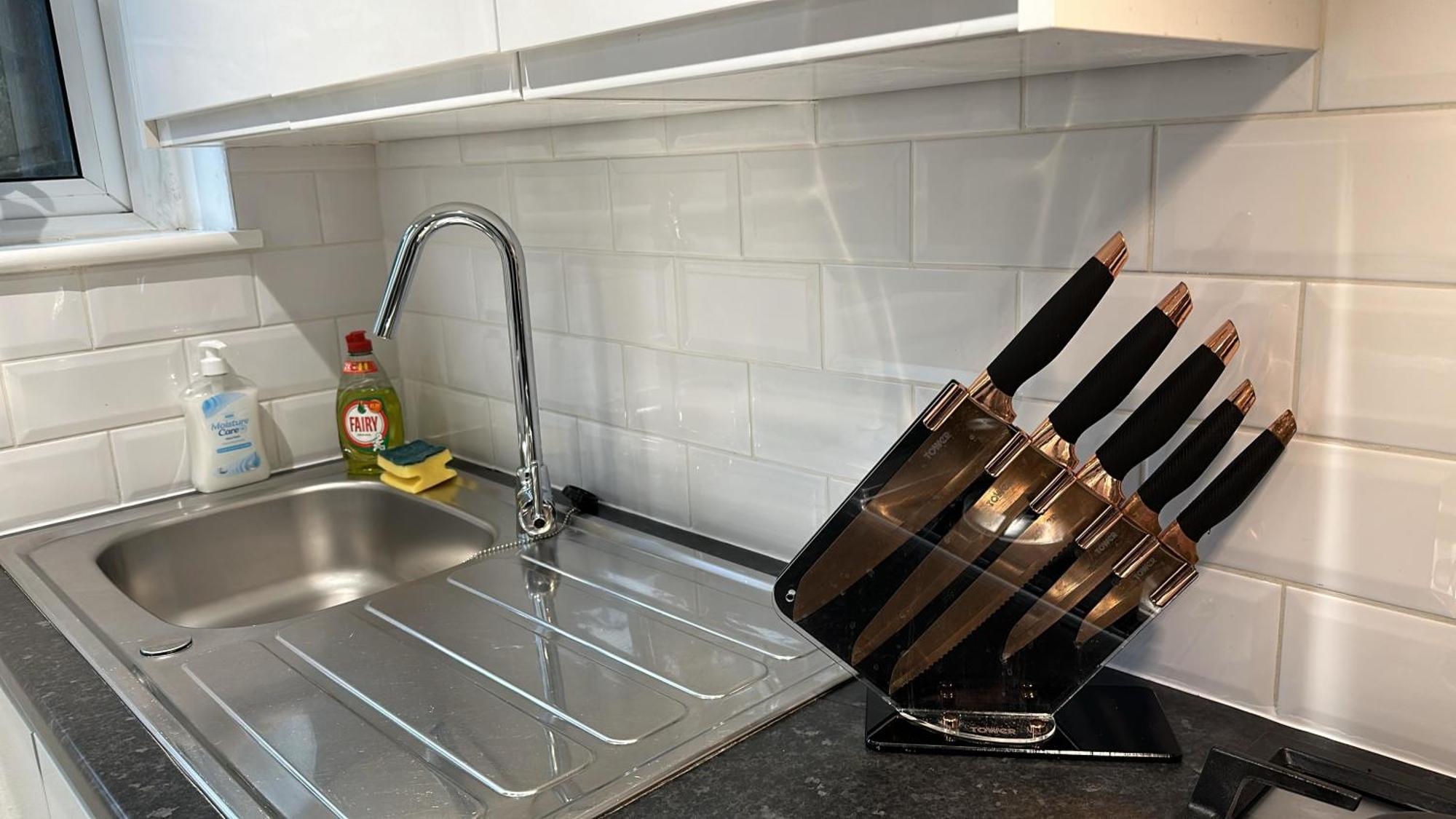 1-Bedroom Flat With Small Garden & Paid Parking In Finsbury Park, Highbury London Exterior photo